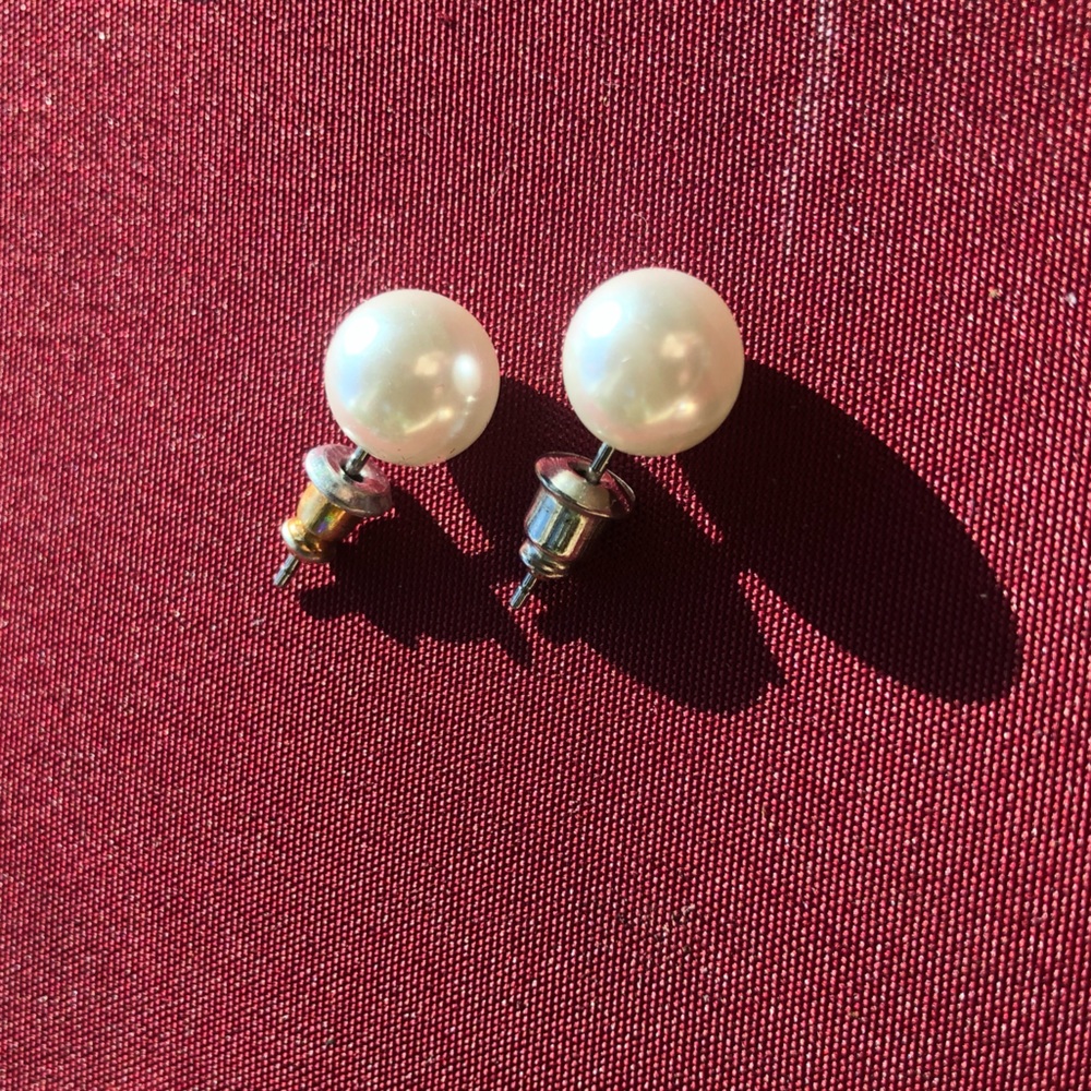 Like new Pearl earrings with posts for pierced ears